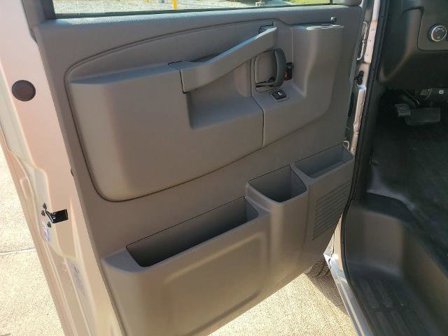 New 2025 GMC Savana 3500 w/ Driver Convenience Package image 27