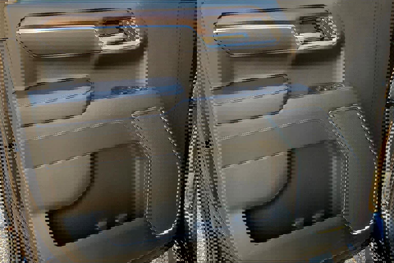 Used 2025 GMC Sierra 1500 SLT image 20