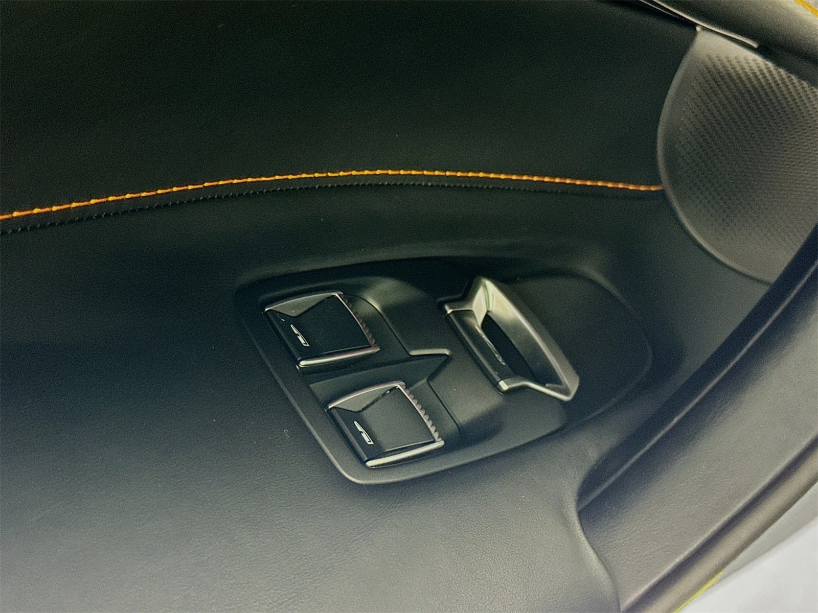 Used 2024 McLaren 750S image 16