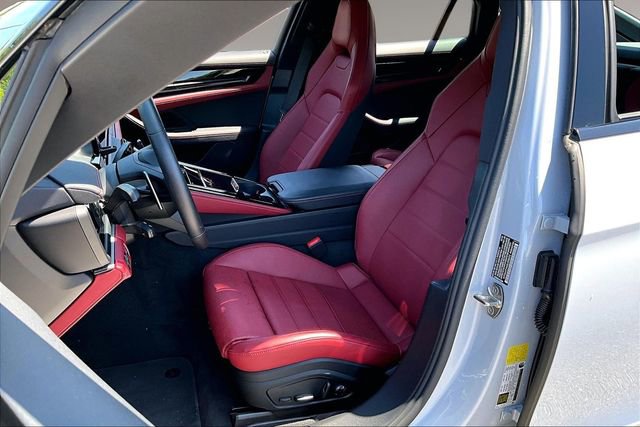 Used 2025 Porsche Panamera RWD image 20