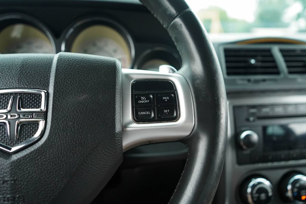 Used 2014 Dodge Challenger R/T RWD image 33