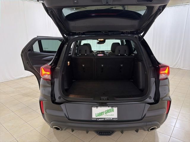 Used 2023 Chevrolet TrailBlazer RS w/ Sun and Liftgate Package image 21