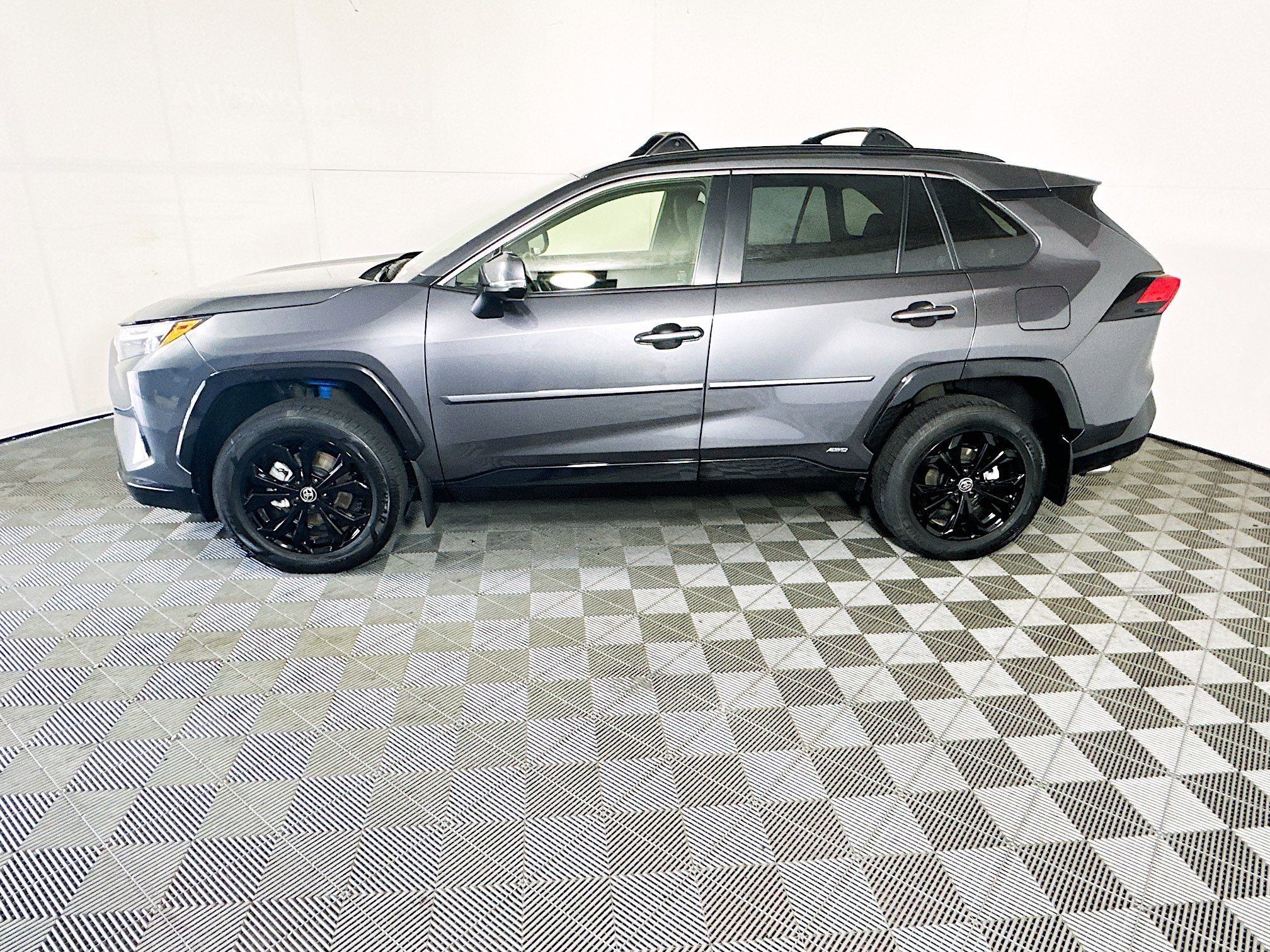 Used 2025 Toyota RAV4 SE w/ Weather Package AWD/4WD image 6