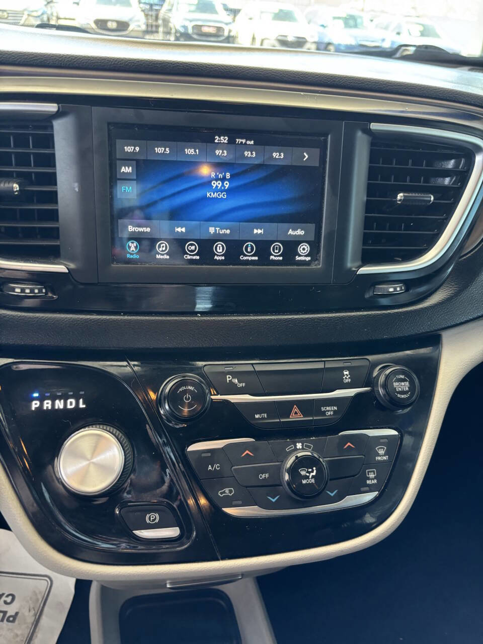 Used 2019 Chrysler Pacifica L image 9