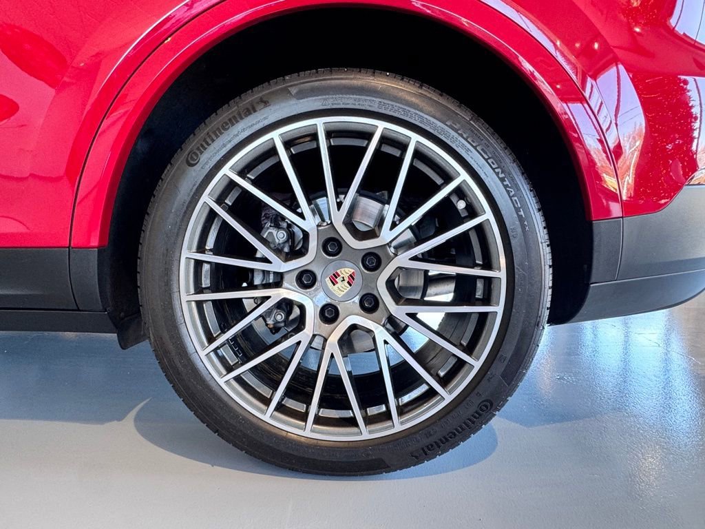 Used 2023 Porsche Cayenne Platinum Edition image 30