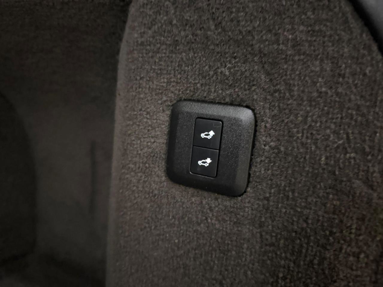 Used 2018 Land Rover Range Rover Sport HSE AWD/4WD image 19