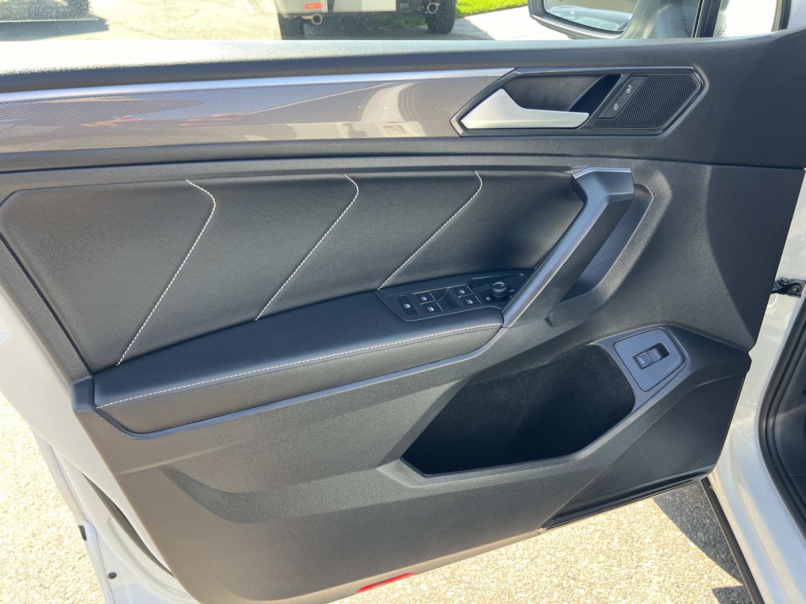 Certified 2022 Volkswagen Tiguan SE R-Line image 4