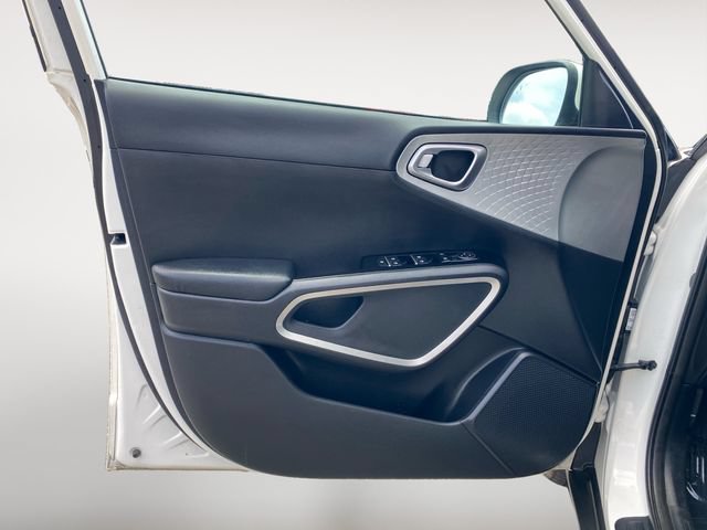 Used 2022 Kia Soul LX w/ Technology Package FWD image 16