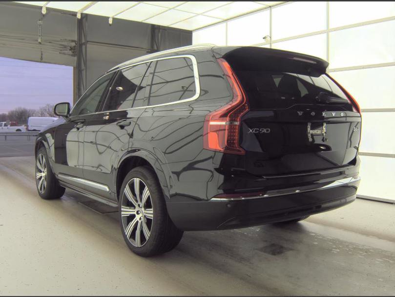 Used 2023 Volvo XC90 B6 Ultimate w/ Protection Package Premier image 3