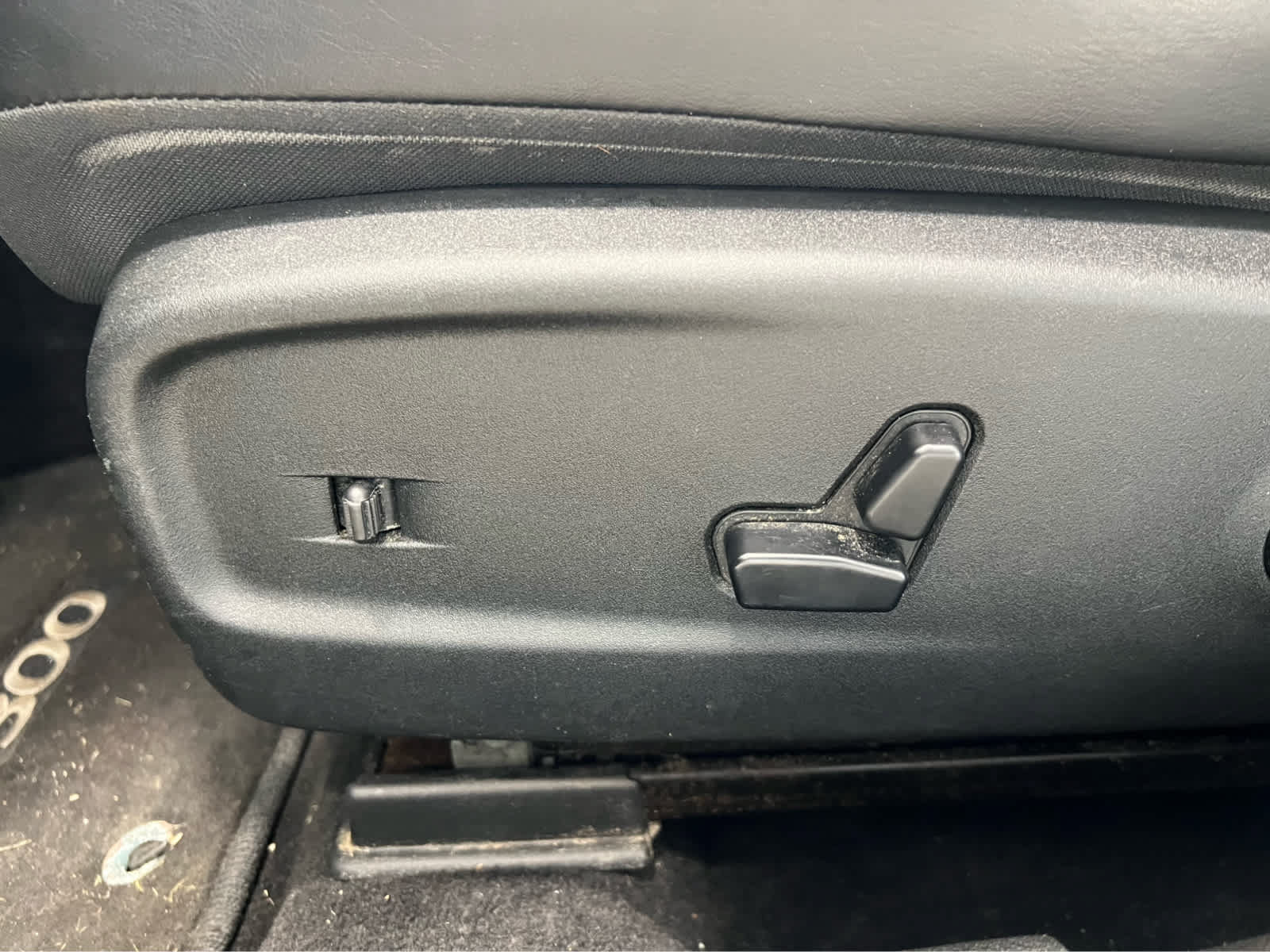 Used 2014 Chrysler 300 C RWD image 14