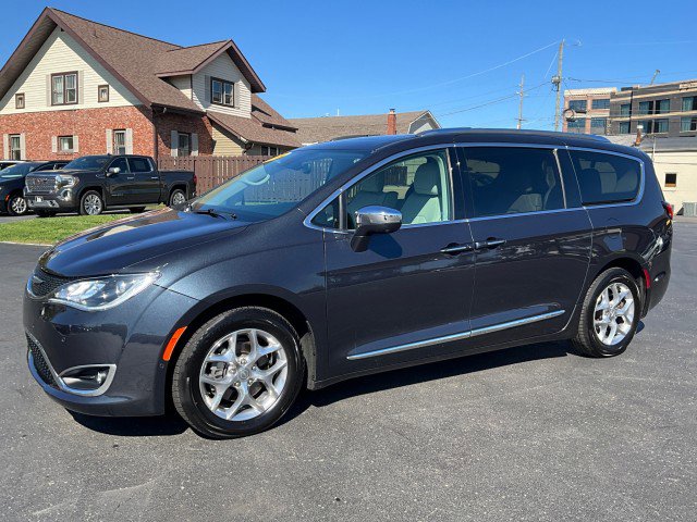 Used 2019 Chrysler Pacifica Limited w/ Advanced Safetytec Group FWD image 3