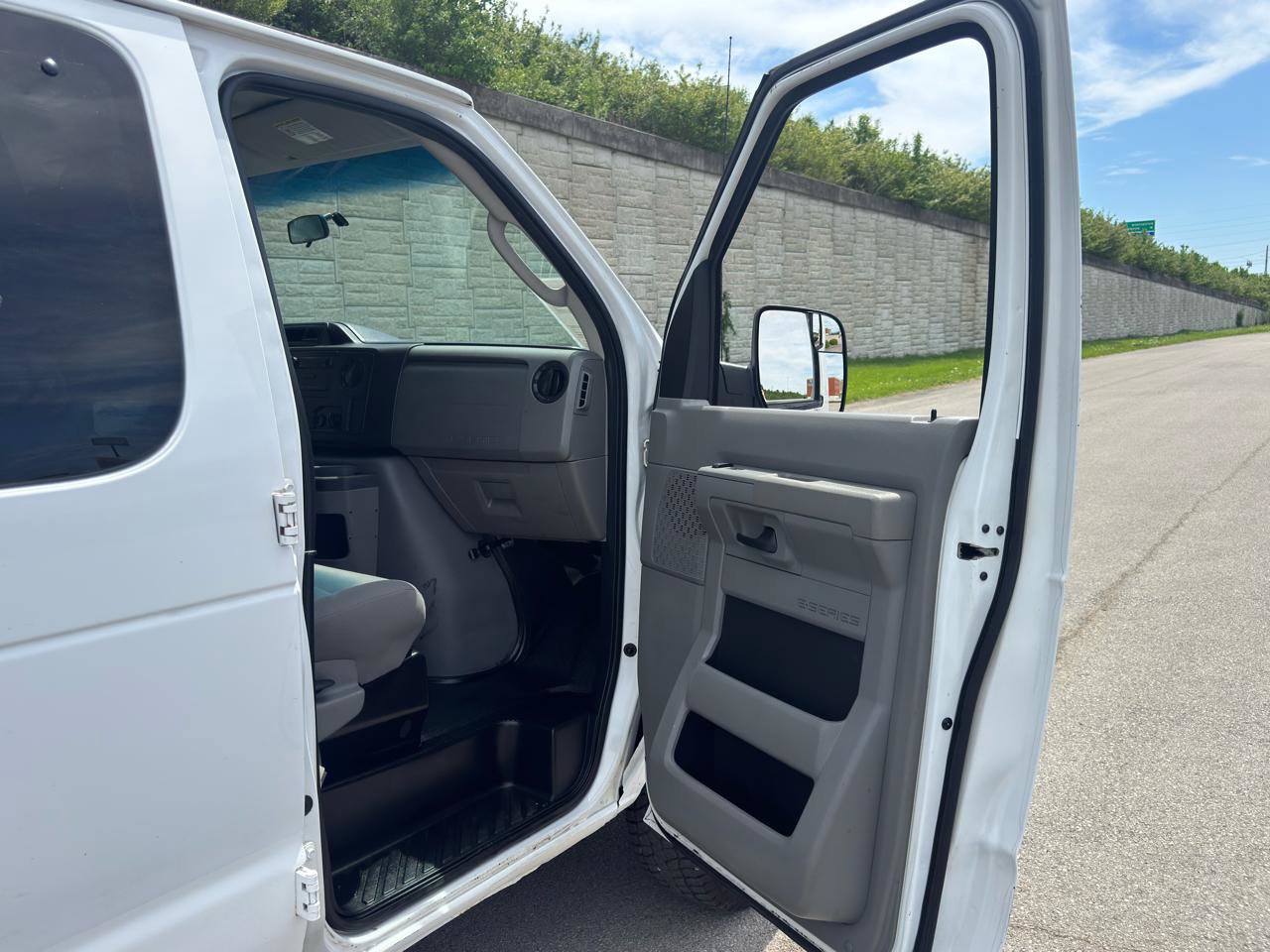 Used 2011 Ford E-250 and Econoline 250 w/ PWR Group RWD image 26