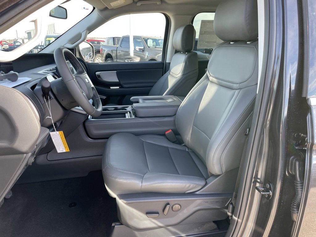 New 2026 Ford Expedition Active image 7