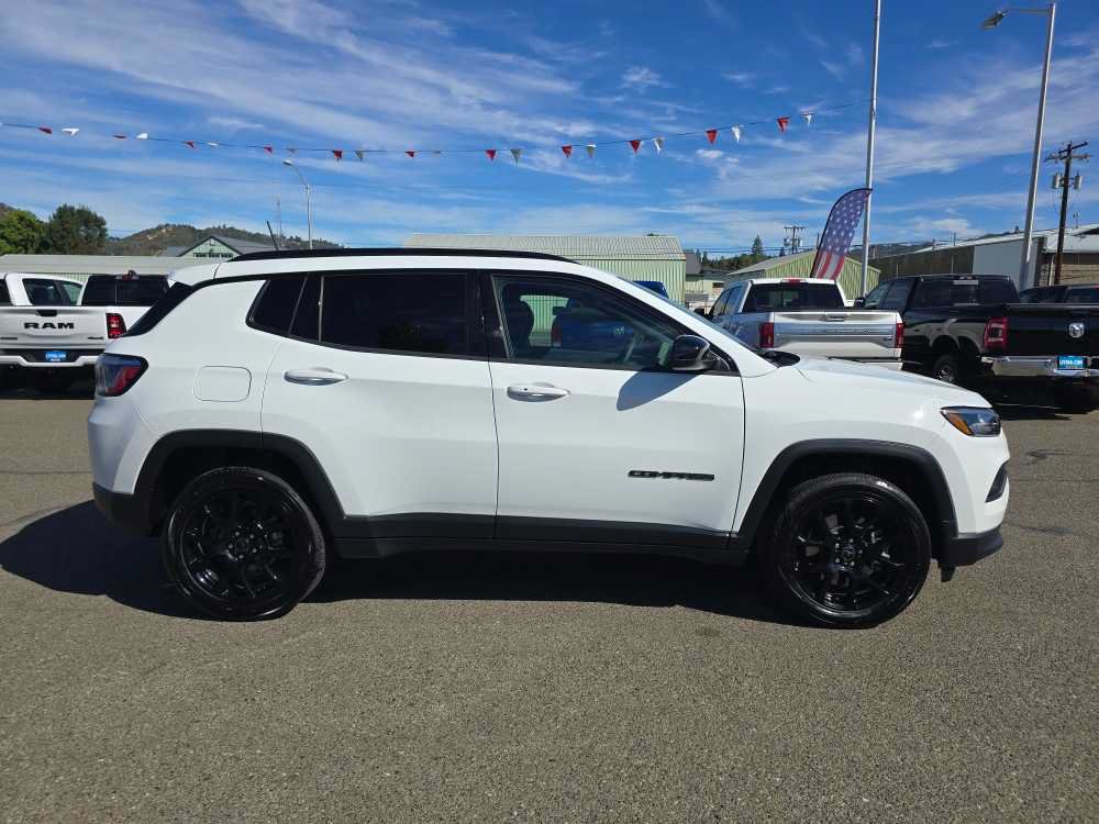 Used 2025 Jeep Compass Latitude w/ Altitude Special Edition AWD/4WD image 6