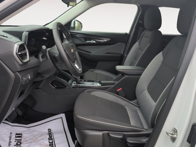 Used 2025 Chevrolet TrailBlazer LT w/ LT Cold Weather Package AWD/4WD image 9