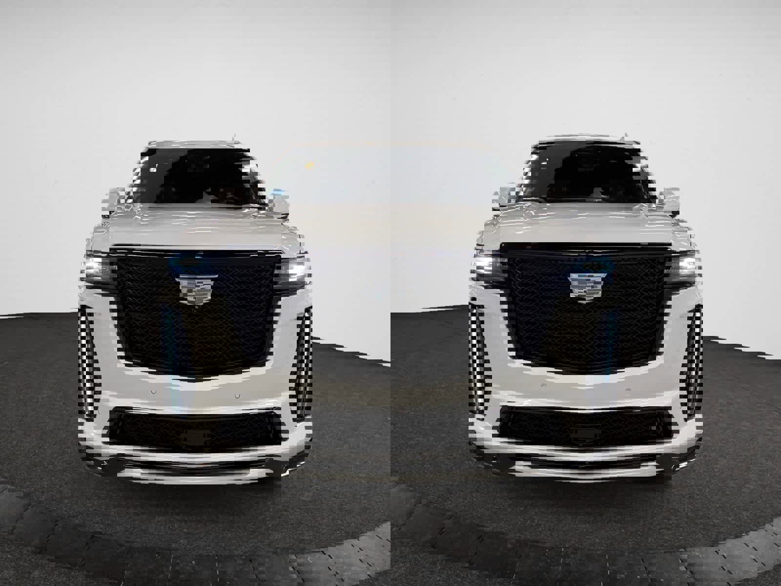 Used 2023 Cadillac Escalade V w/ LPO, ONYX Package image 4