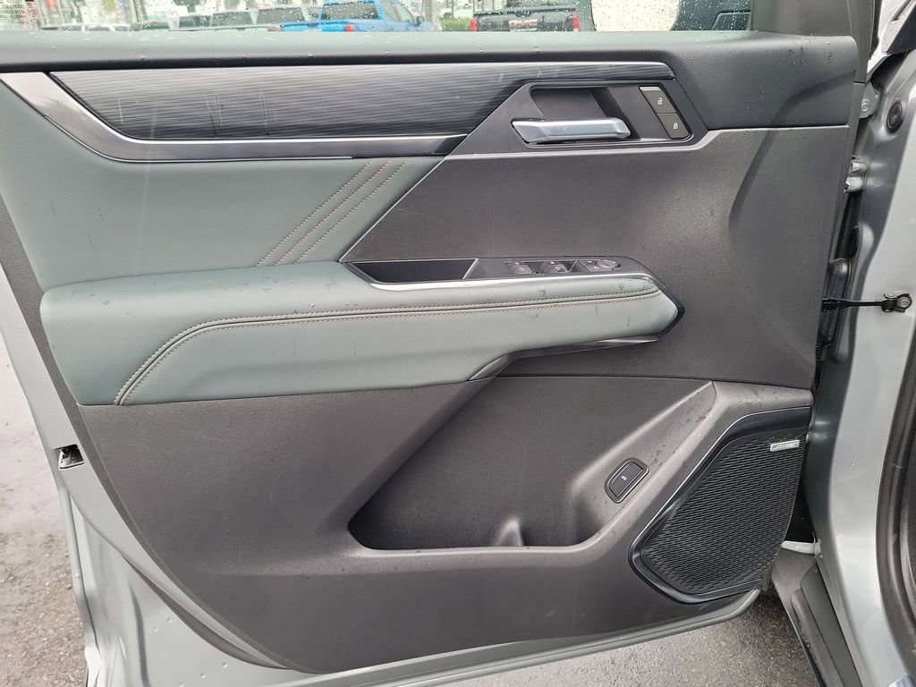 Used 2025 GMC Acadia AT4 image 22