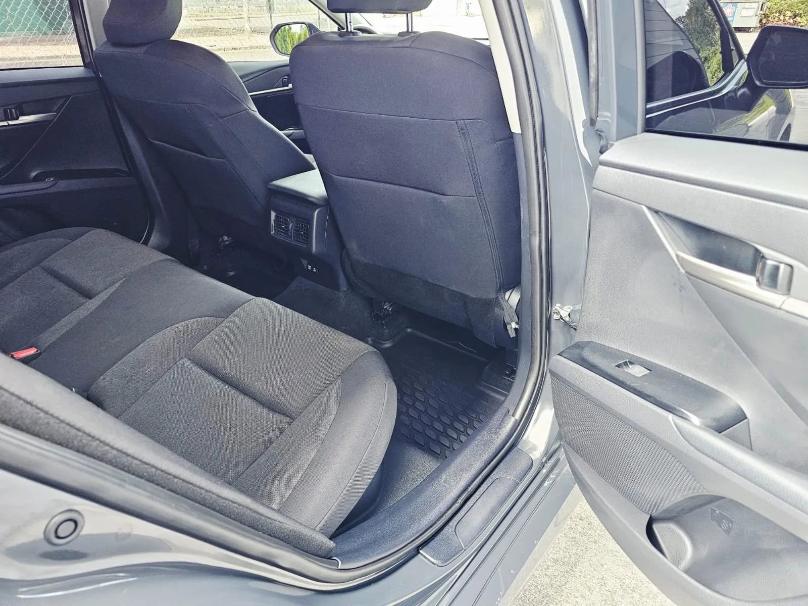 Used 2025 Toyota Camry LE image 12