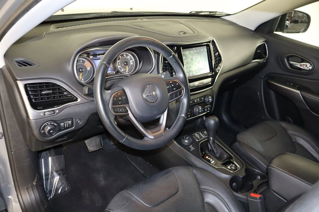 Used 2019 Jeep Cherokee Limited image 27