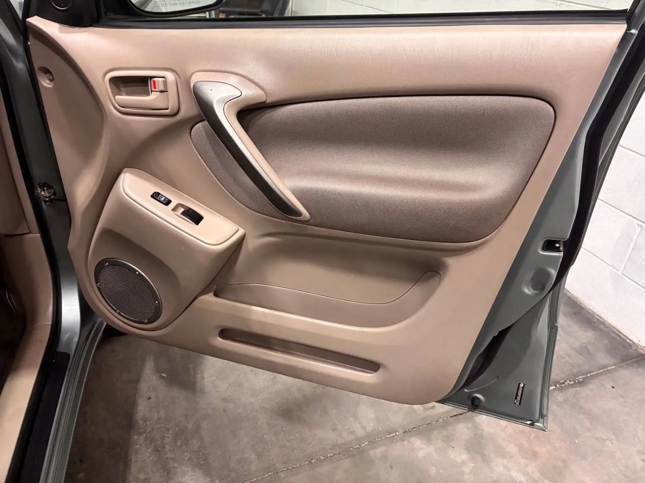 Used 2005 Toyota RAV4 4WD image 17