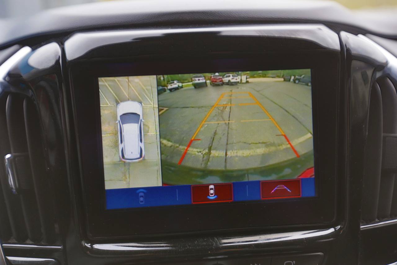 Used 2018 Chevrolet Traverse Premier w/ Driver Confidence II Package FWD image 9