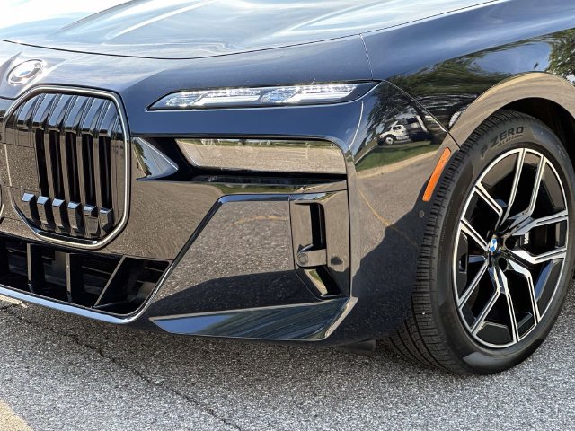 Used 2026 BMW 760i xDrive w/ Executive Package AWD/4WD image 12