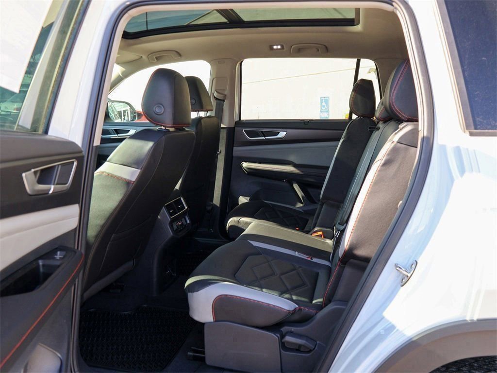 New 2026 Volkswagen Atlas Peak Edition image 16