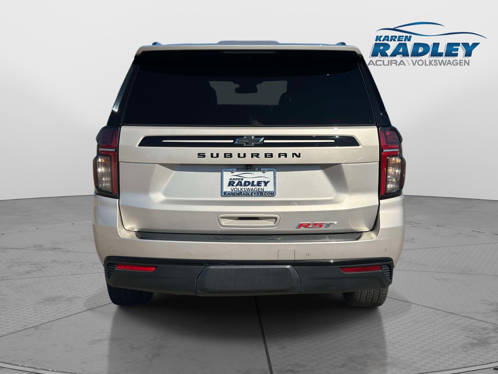 Used 2024 Chevrolet Suburban RST w/ Luxury Package AWD/4WD image 2