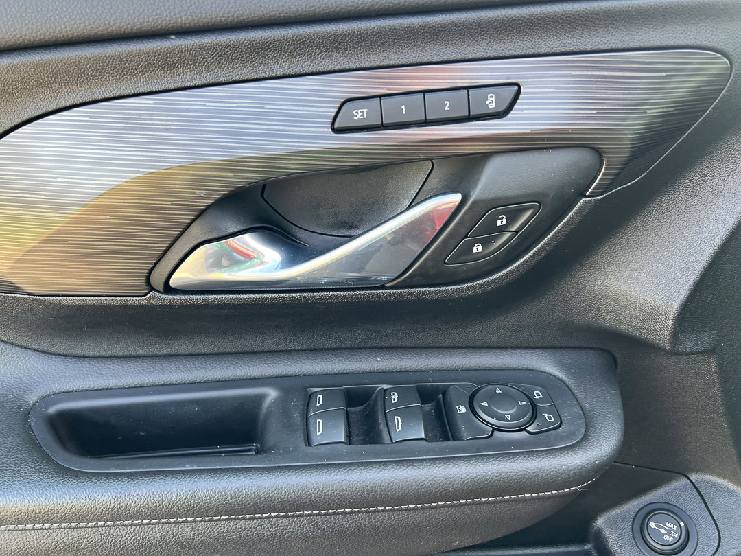 Used 2023 GMC Terrain SLT w/ Tech Package image 16