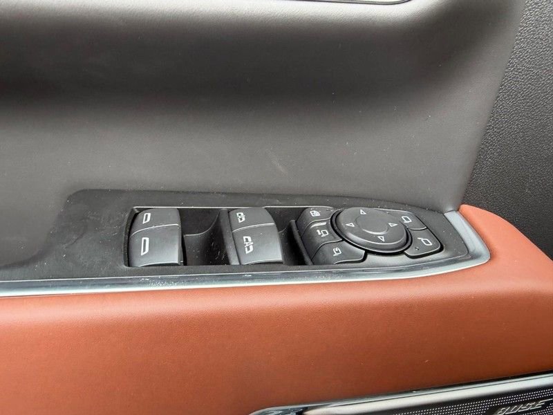 New 2026 GMC Sierra 2500 Denali Ultimate w/ LPO, Black Badging Package image 16