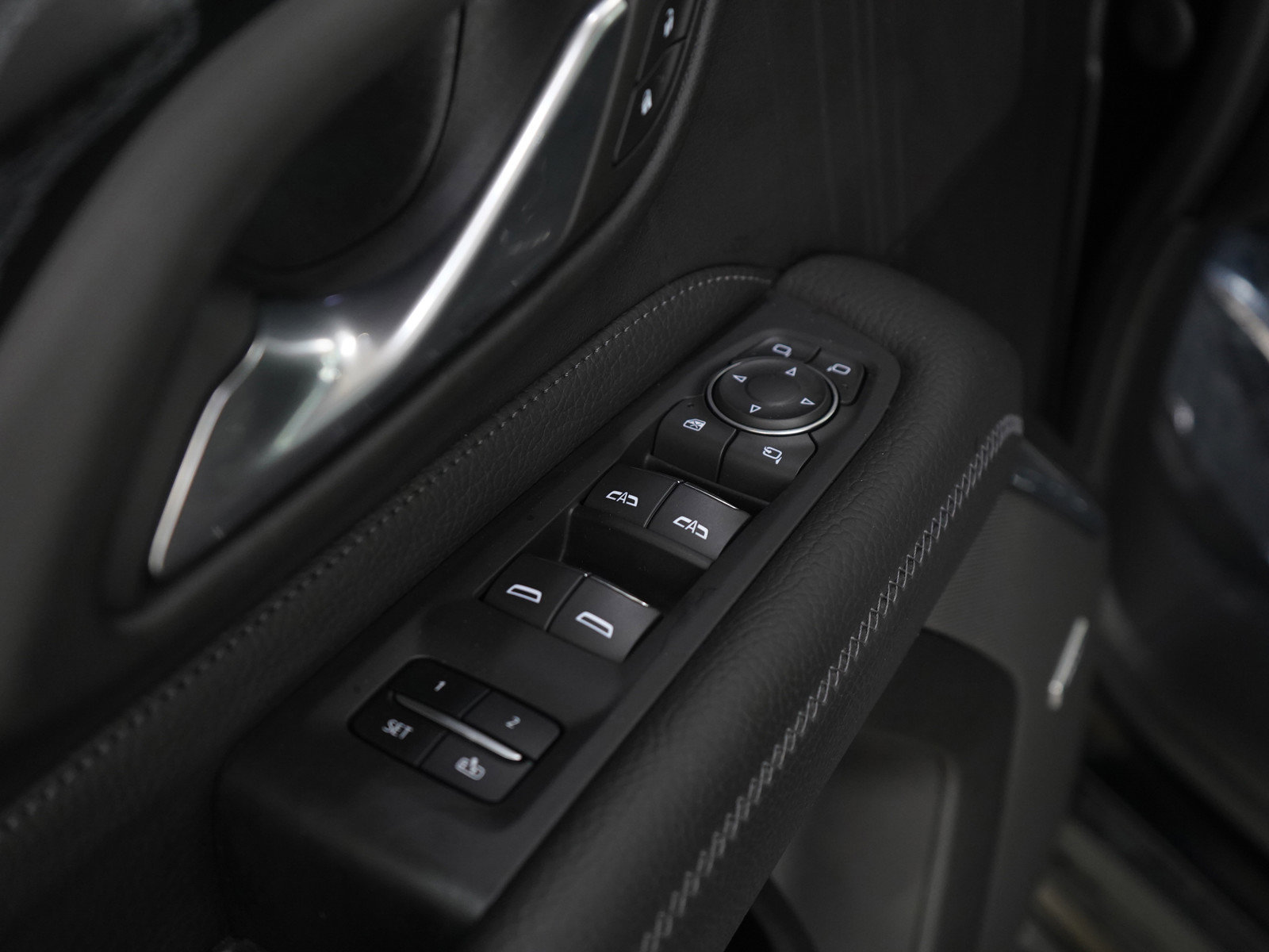 Used 2022 GMC Yukon XL Denali image 17