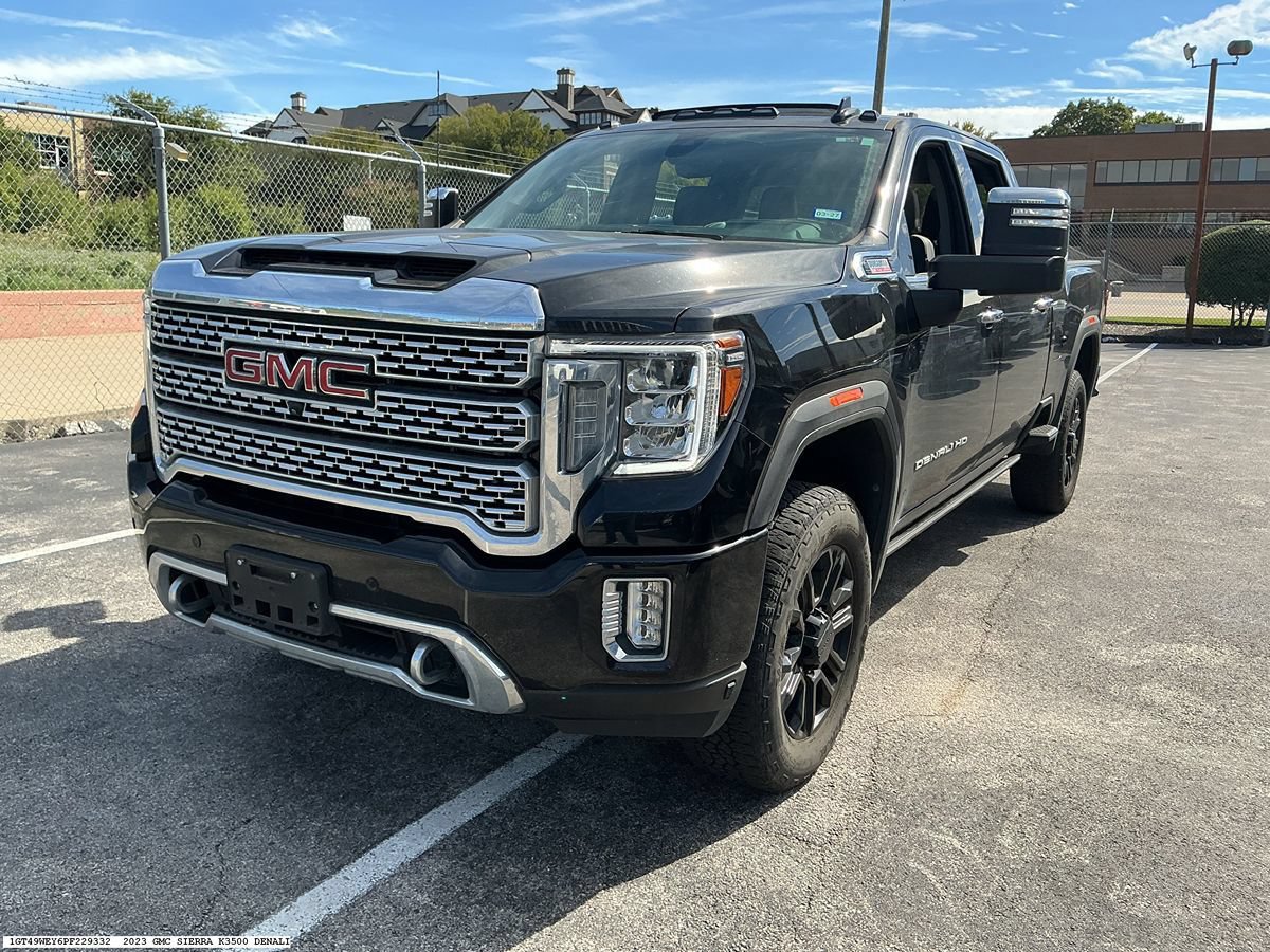 Used 2023 GMC Sierra 3500 Denali w/ Denali Black Diamond Edition AWD/4WD image 4