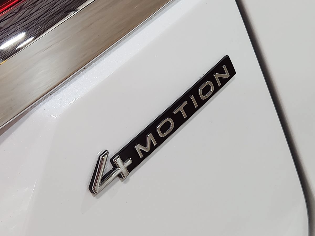 Used 2025 Volkswagen Atlas SEL Premium R-Line AWD/4WD image 29