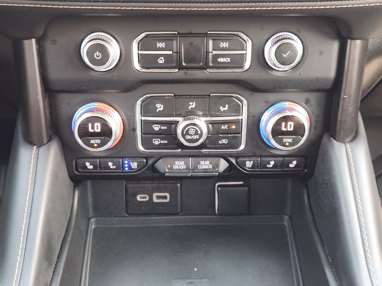 Used 2023 GMC Yukon XL AT4 w/ Technology Package AWD/4WD image 21