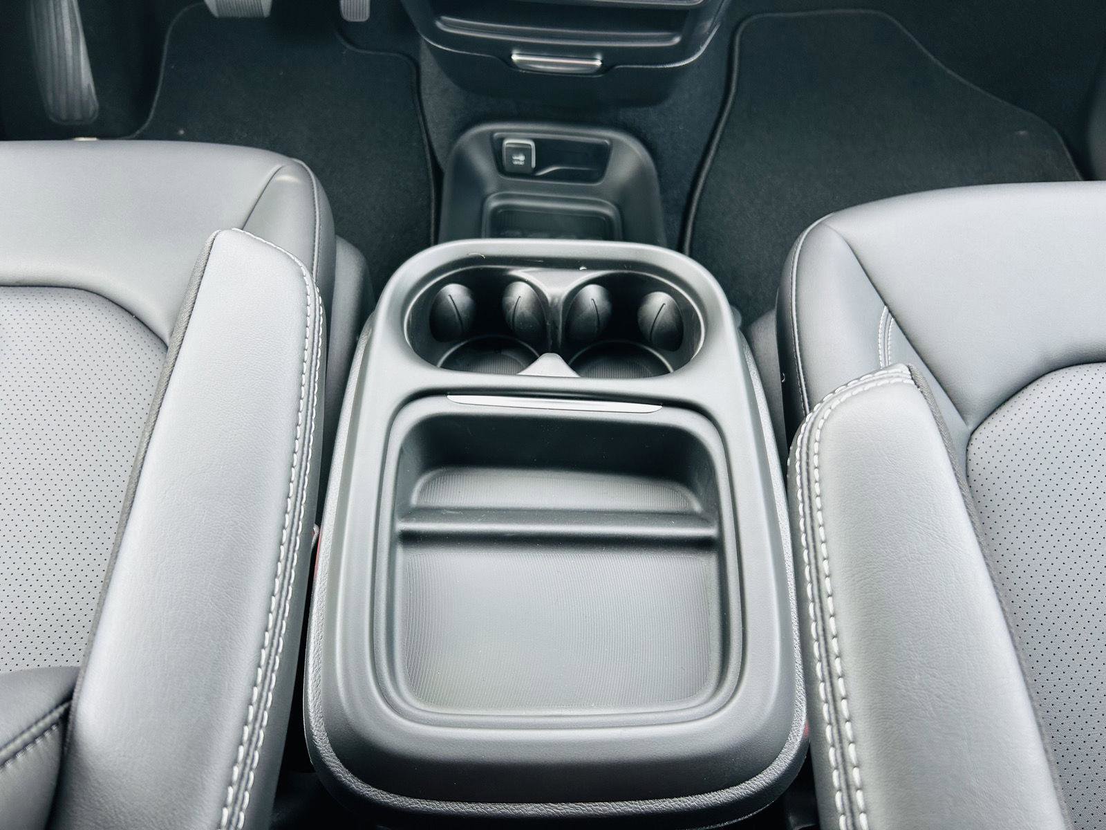 New 2027 Chrysler Pacifica Select FWD image 23