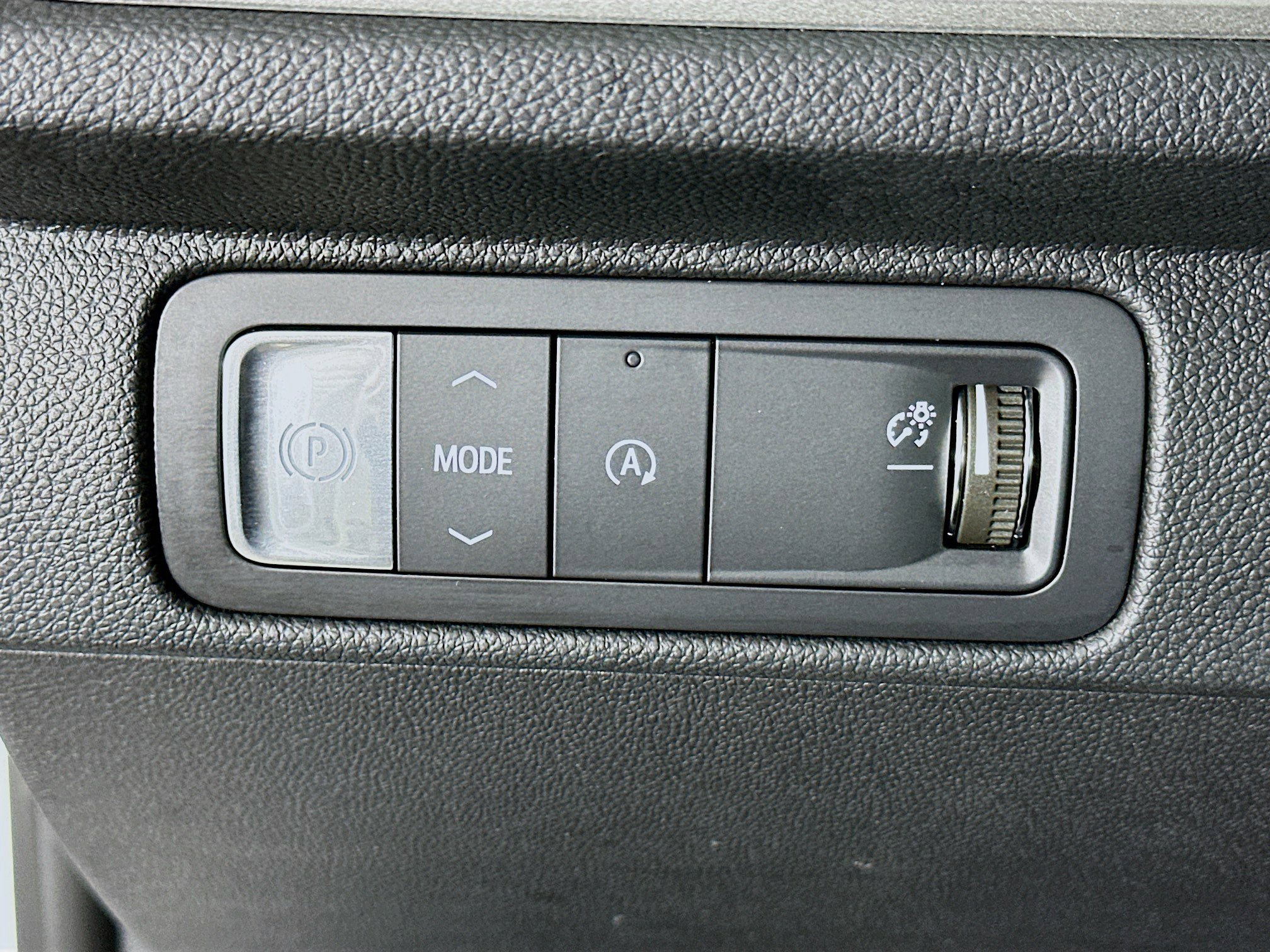 Used 2025 Chevrolet Traverse LT image 17