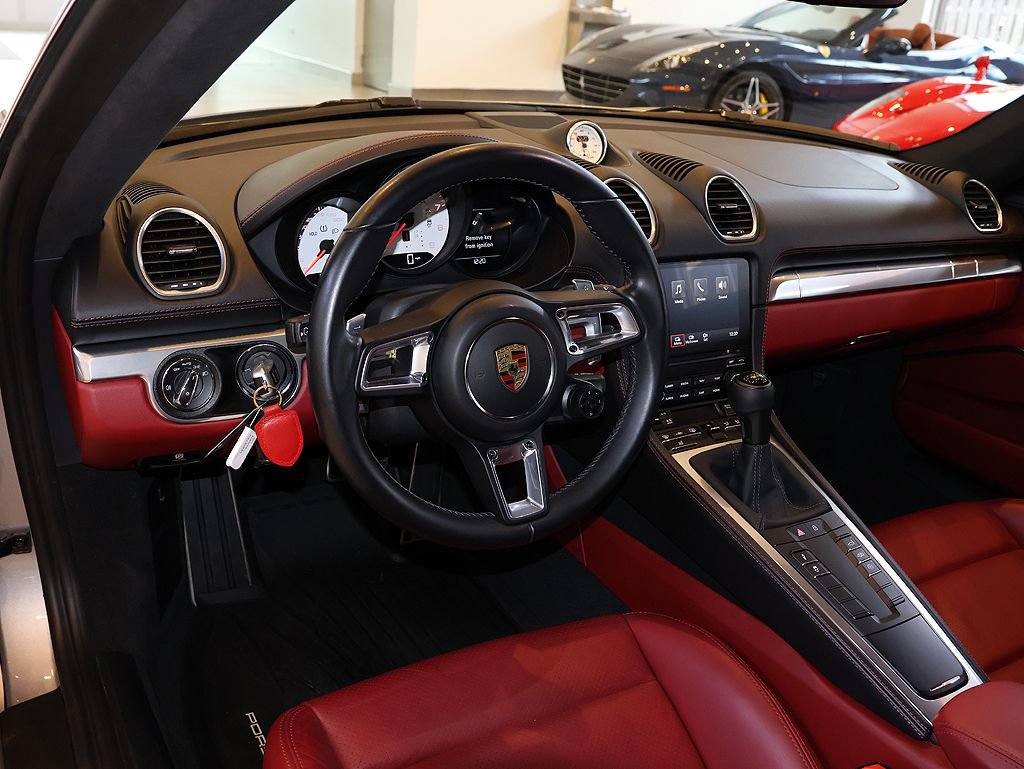 Used 2021 Porsche 718 Cayman GTS RWD image 6