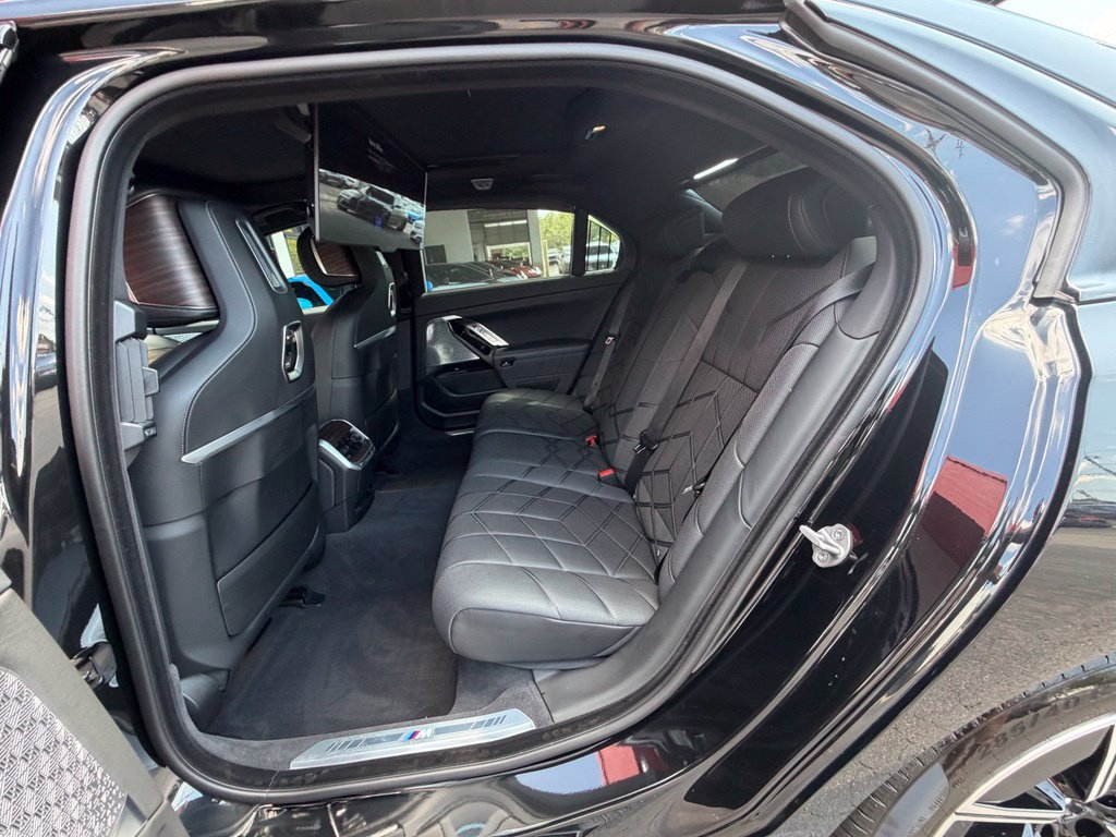 Used 2023 BMW 760i xDrive w/ Luxury Rear Seating Package AWD/4WD image 37