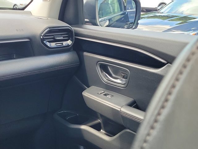 Certified 2025 Honda Pilot Touring image 4