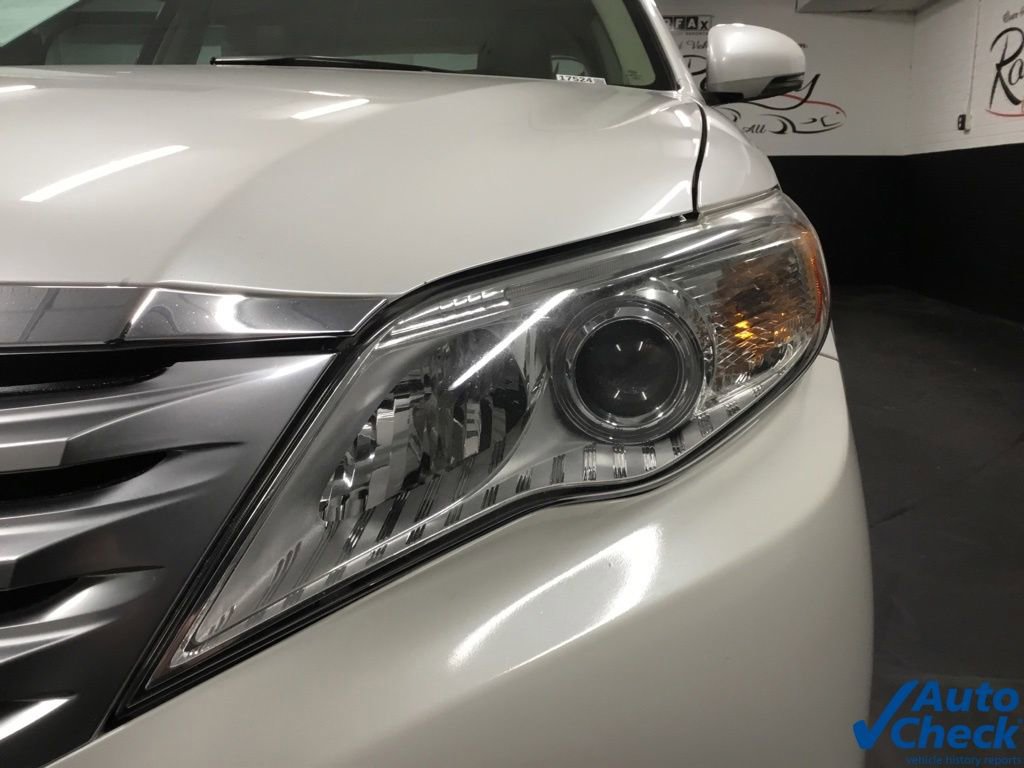 Used 2011 Toyota Avalon Limited FWD image 15