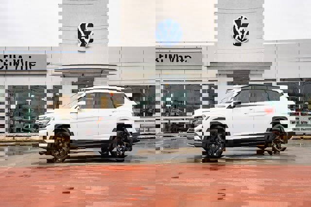 New 2025 Volkswagen Atlas SE image 1