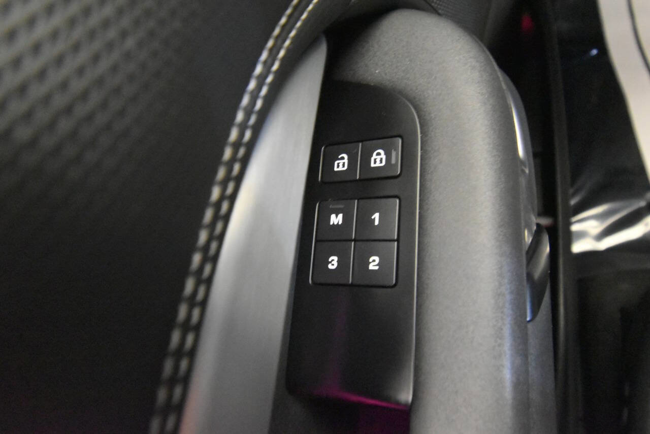 Used 2022 Land Rover Discovery HSE R-Dynamic image 39