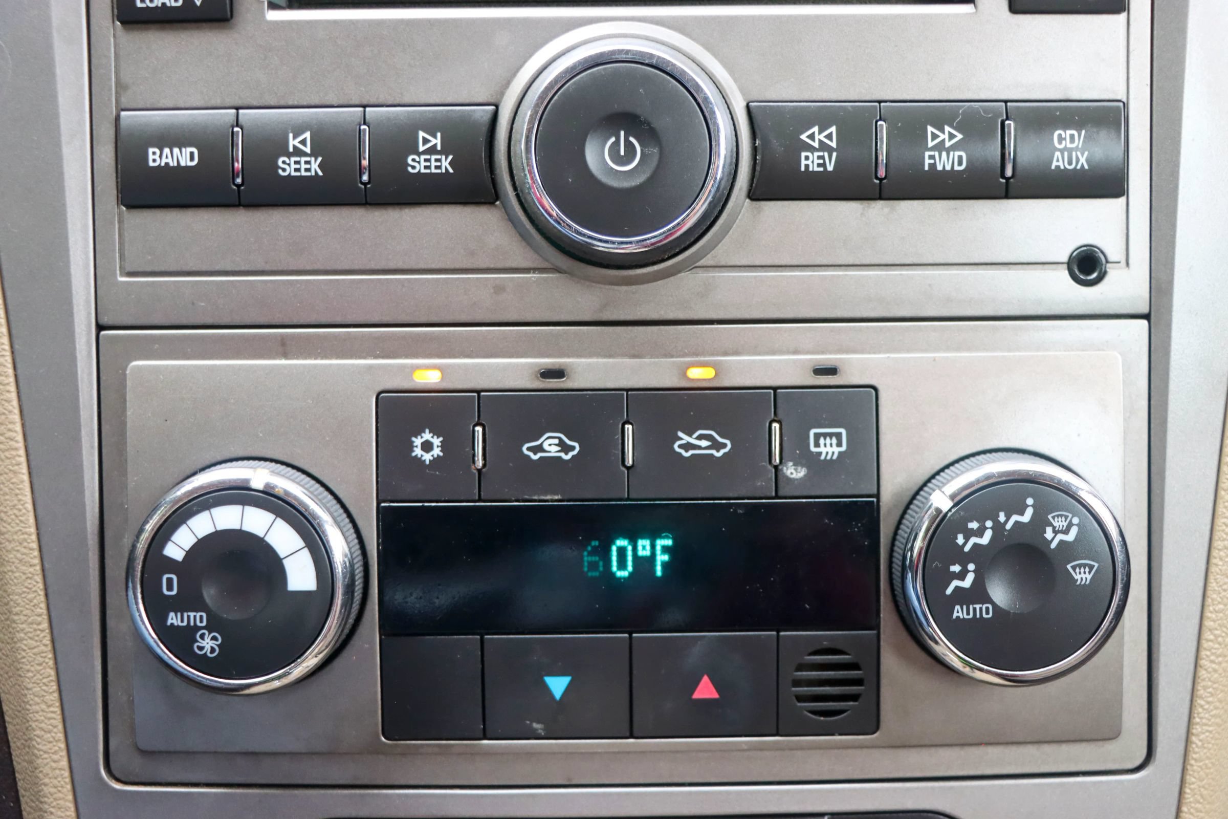 Used 2009 Chevrolet Malibu LTZ FWD image 34