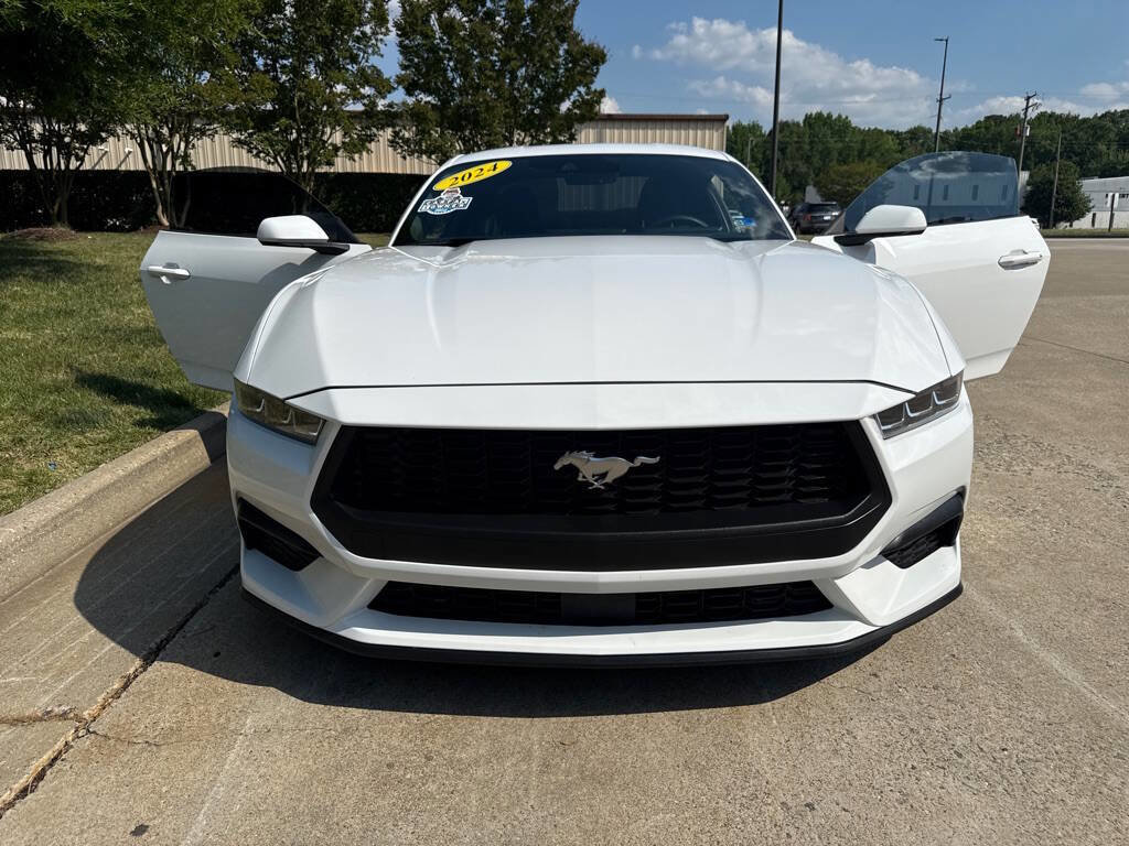 Used 2024 Ford Mustang Coupe RWD image 8