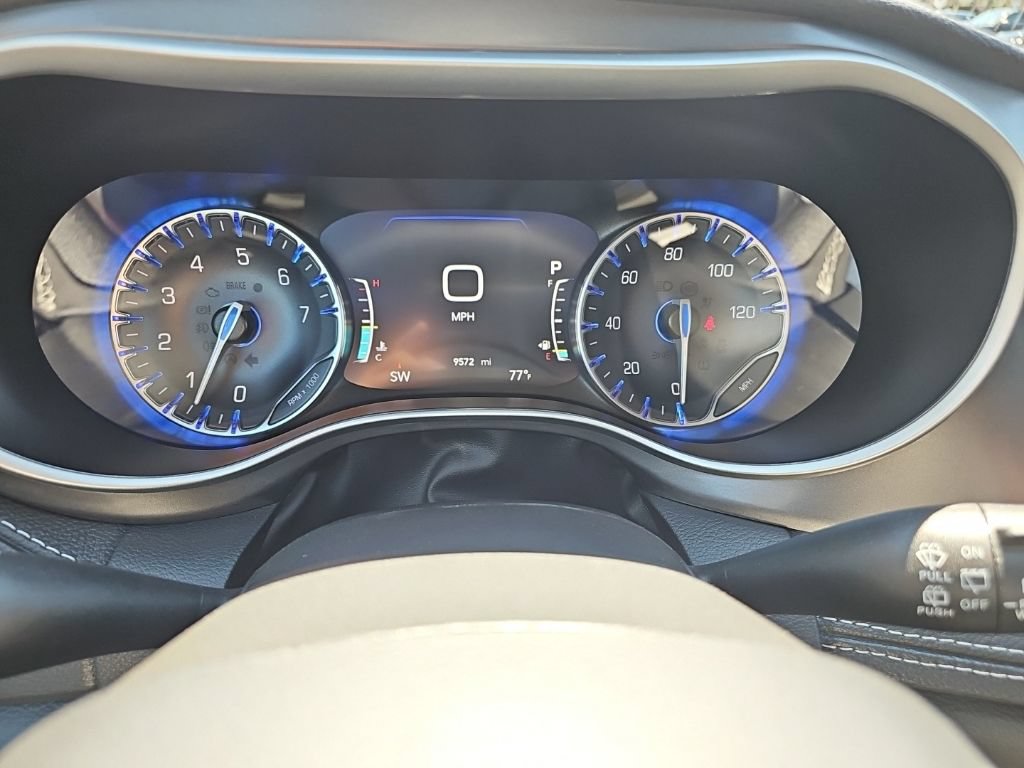 Used 2025 Chrysler Pacifica Select w/ Uconnect Theater Family Group AWD/4WD image 33