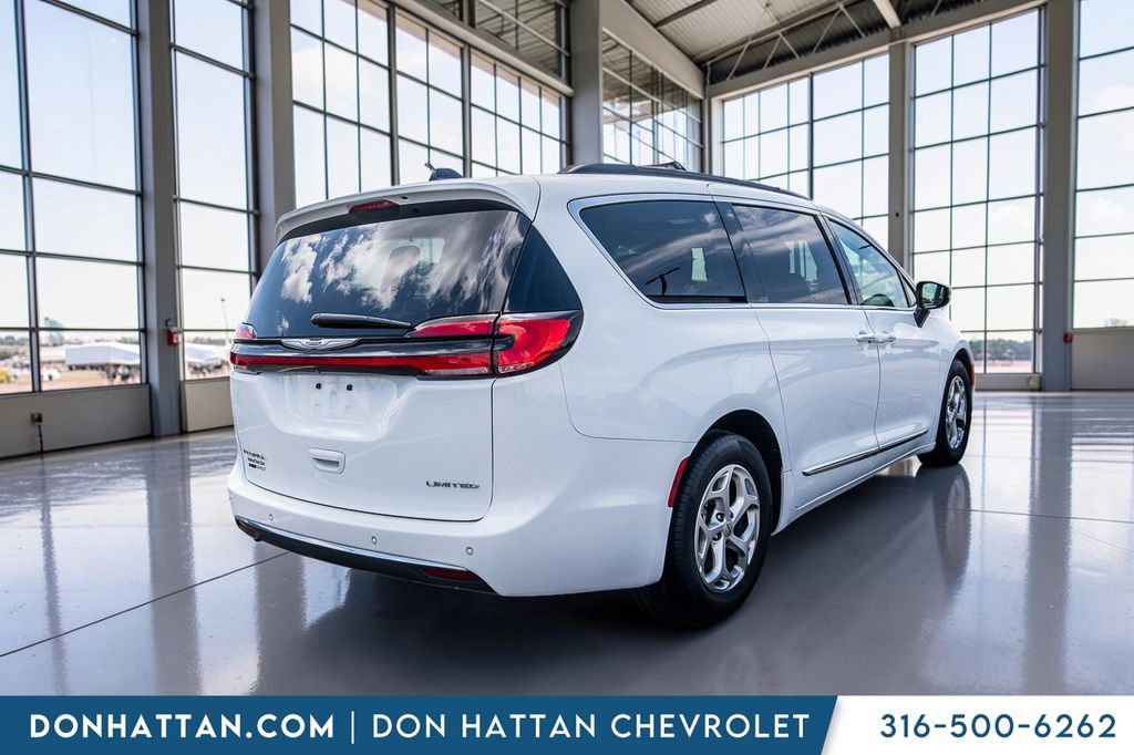 Used 2023 Chrysler Pacifica Limited FWD image 35