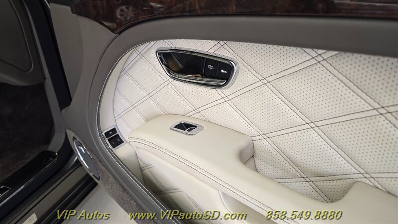 Used 2013 Bentley Mulsanne RWD image 16