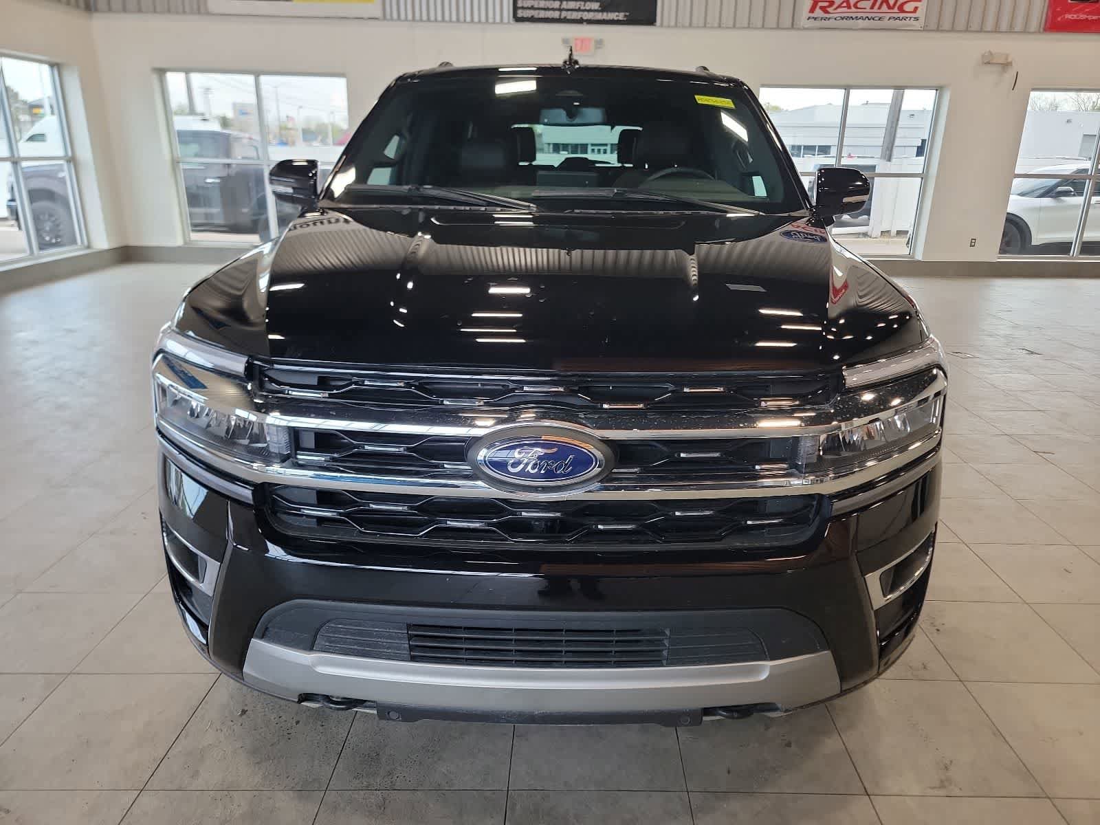 Used 2023 Ford Expedition Limited AWD/4WD image 3