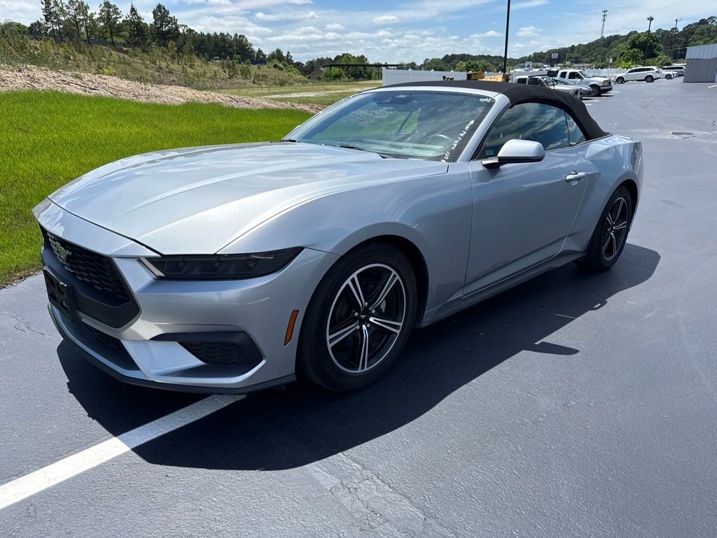 Used 2025 Ford Mustang Premium RWD image 1