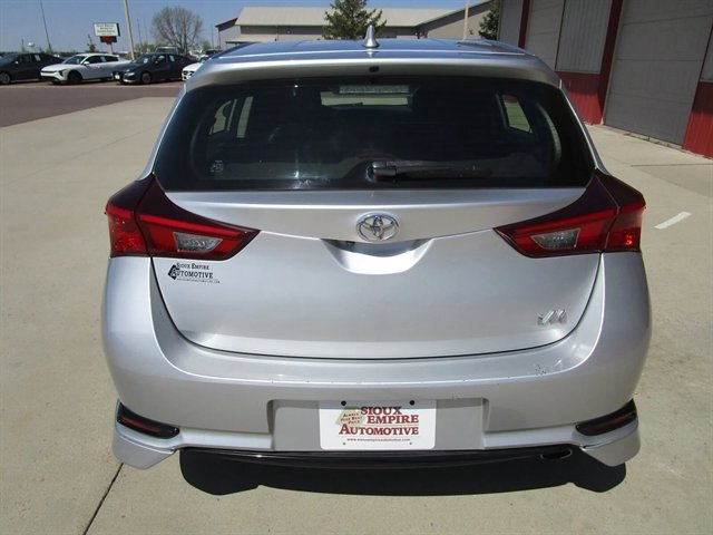 Used 2017 Toyota Corolla iM w/ Carpet Mat Package FWD image 8